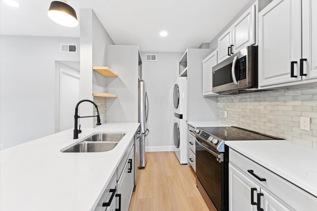 2626 Holly Hall Street - Photo 3