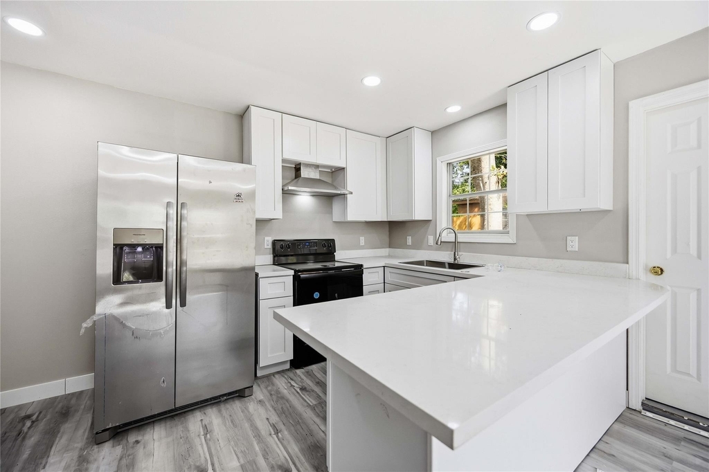 9210 Crestview Drive - Photo 2