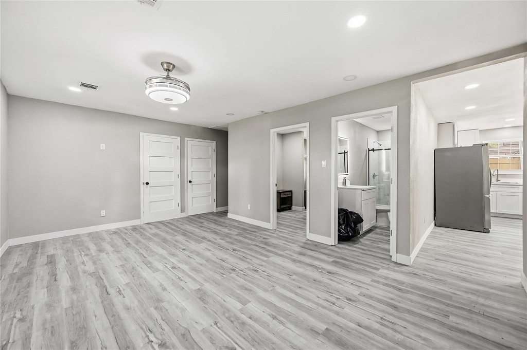 9210 Crestview Drive - Photo 4