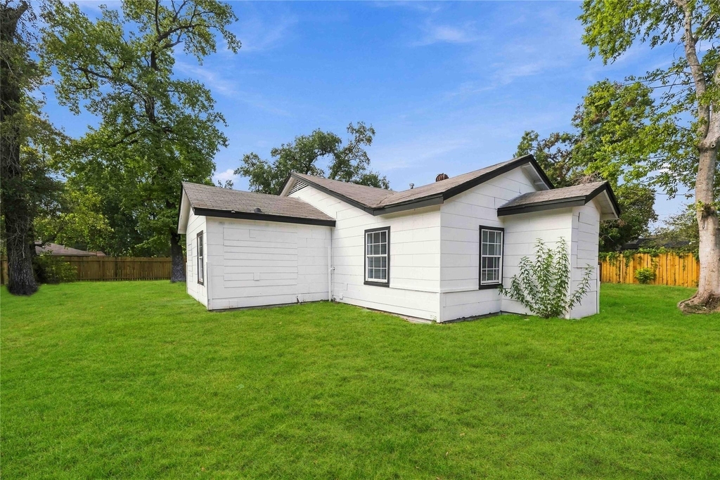 9210 Crestview Drive - Photo 5