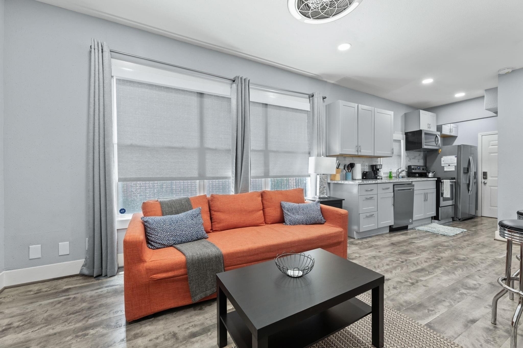 412 Drew St - Photo 2