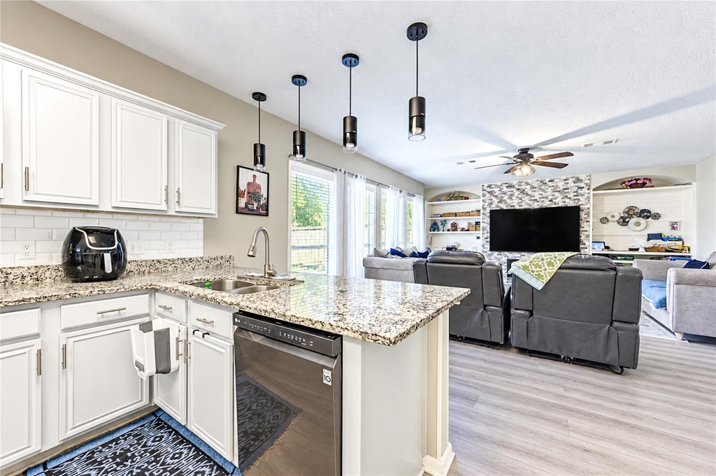 16831 Basewood Court - Photo 4