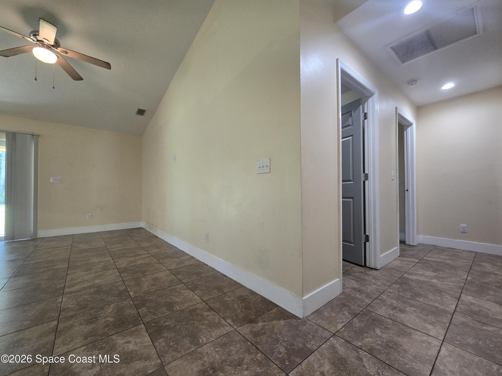 1624 Espejo Street Se - Photo 4