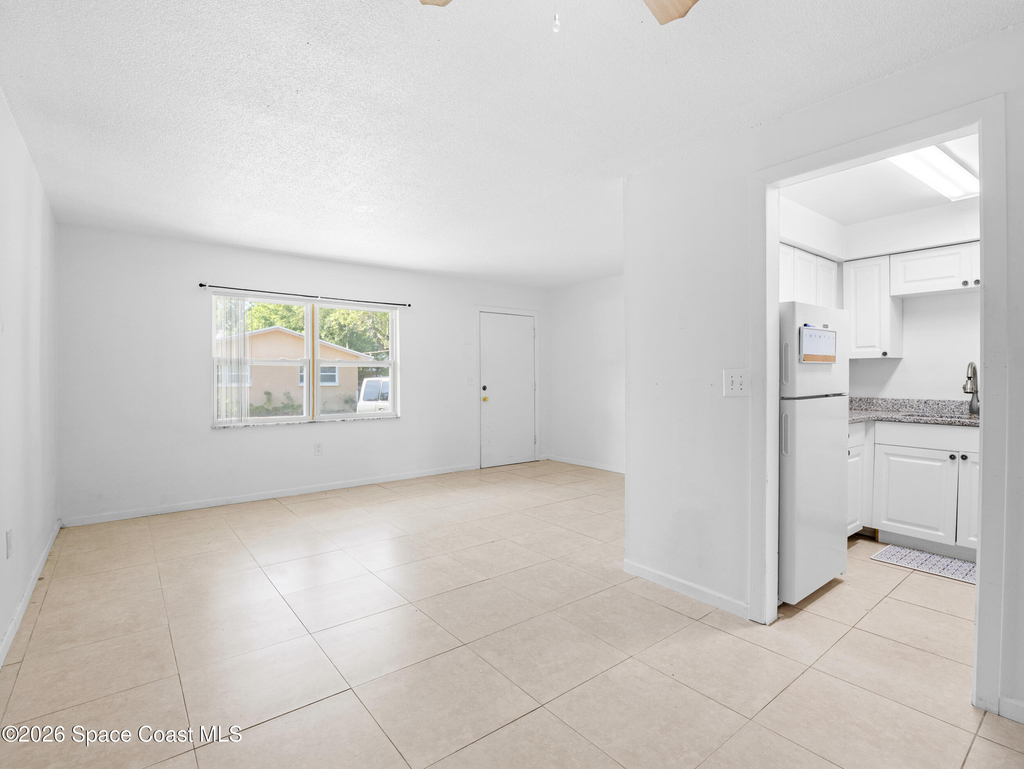 89 Nw Irwin Avenue - Photo 0