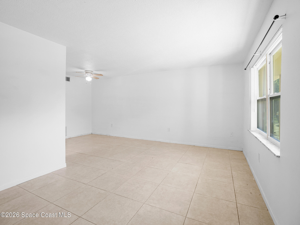 89 Nw Irwin Avenue - Photo 2