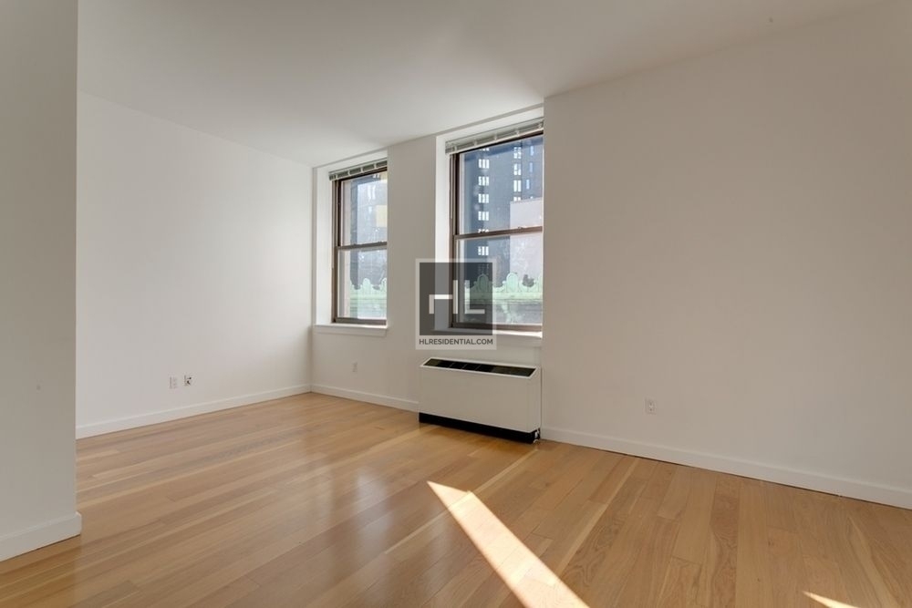Wall Street - Photo 1