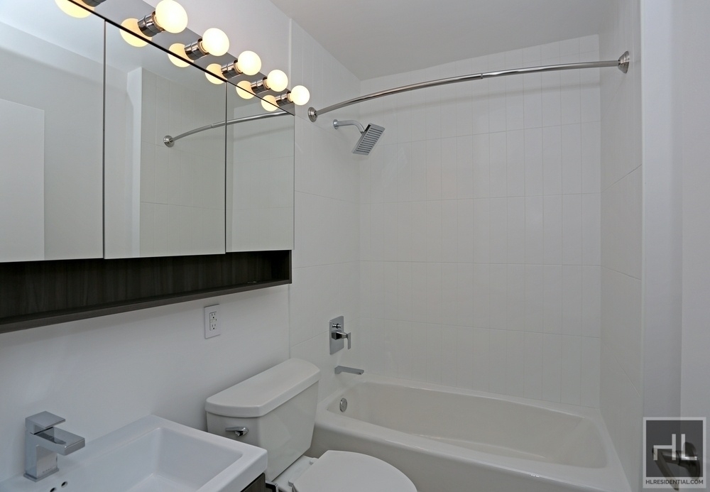 West 53 Street - Photo 2