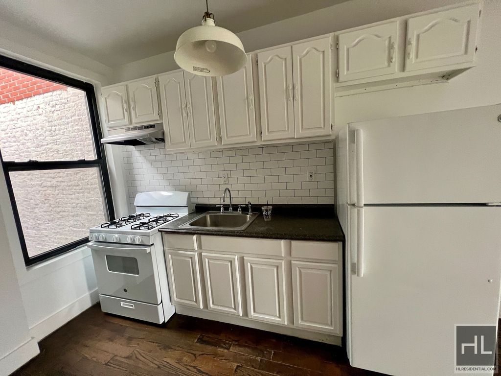 637 Wilson Avenue - Photo 3