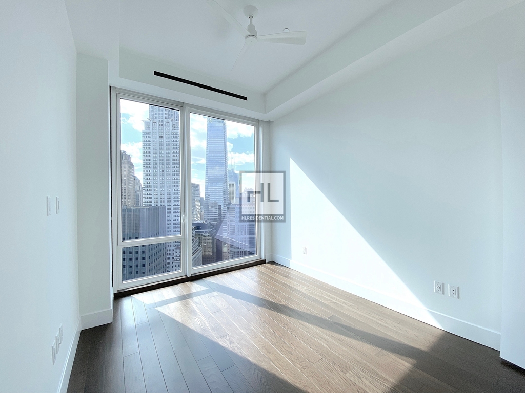 East 44th Street - Photo 1