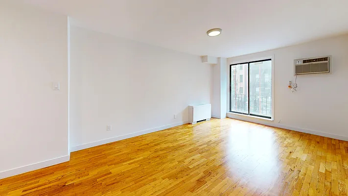 1485 First Ave - Photo 2