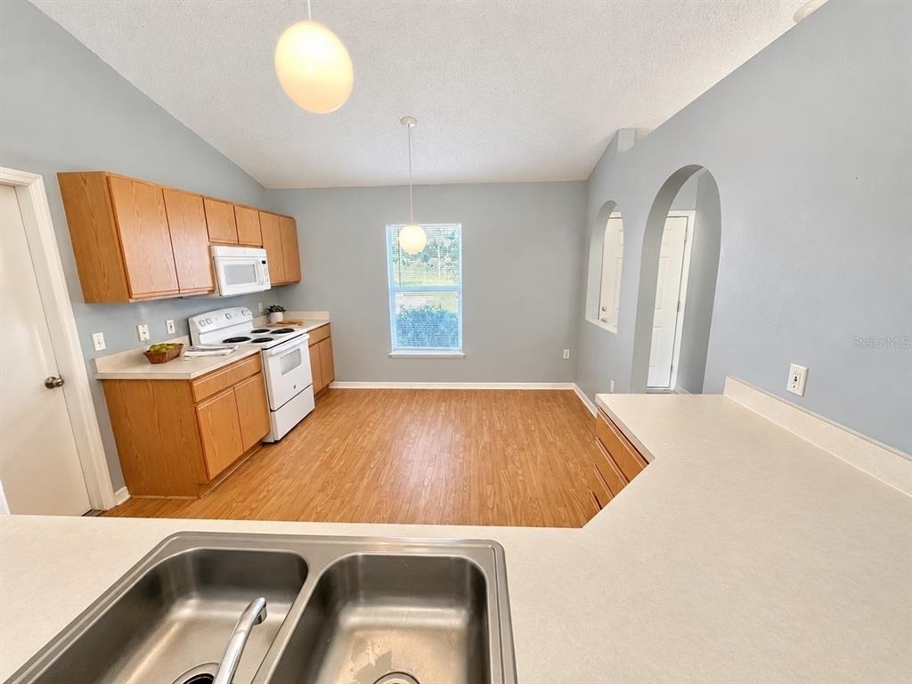 6077 Roble Avenue - Photo 3