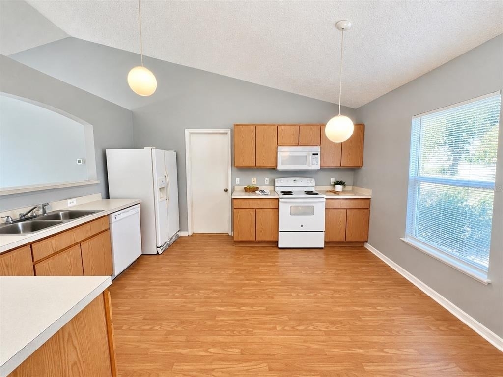 6077 Roble Avenue - Photo 2