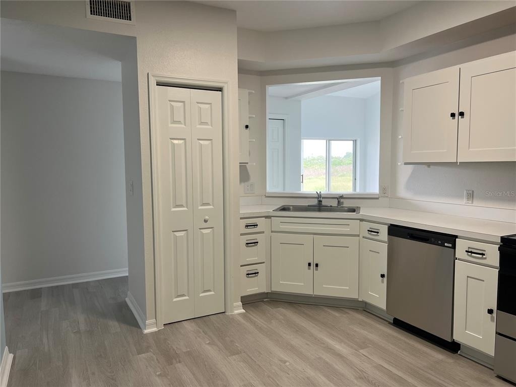 423 Eagle Ridge Drive - Photo 3