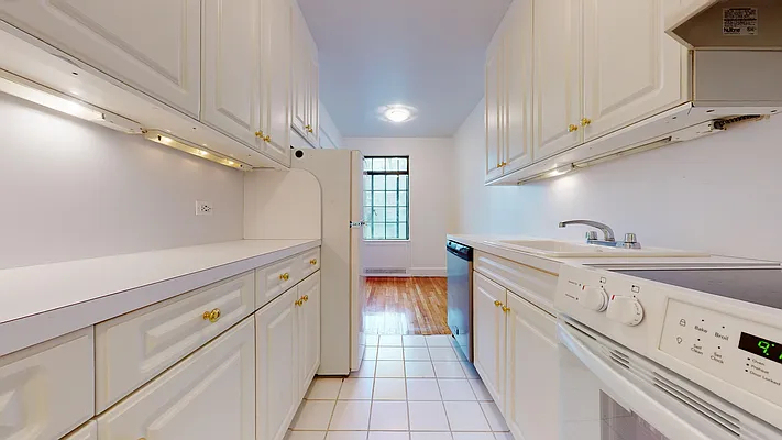1 Christopher Street - Photo 11