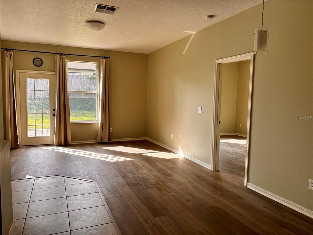 1048 Dees Drive - Photo 3