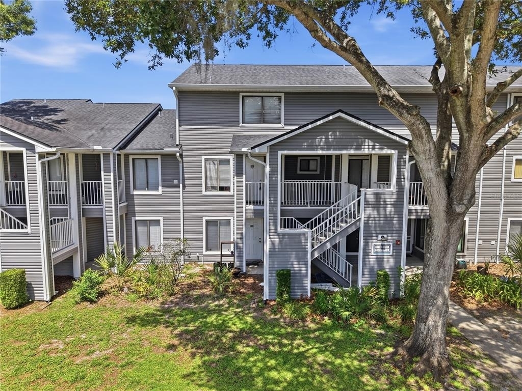 2216 Stonington Avenue - Photo 0