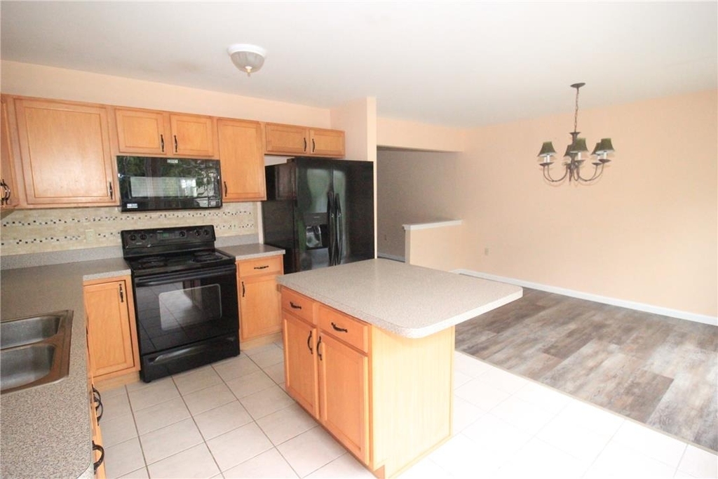 1703 Pinewind Drive - Photo 4