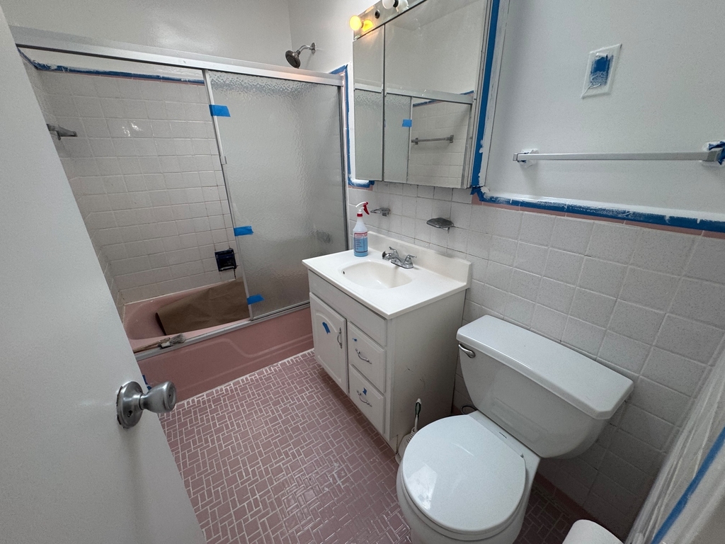 21-20 Broadway - Photo 2
