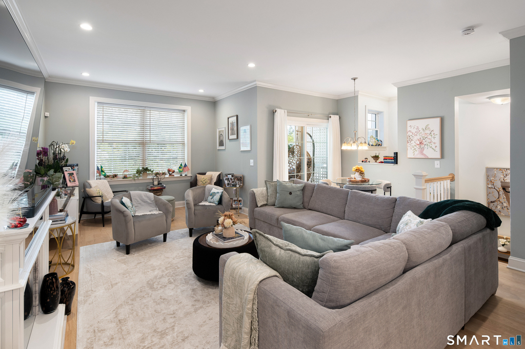 82 Columbus Place - Photo 2