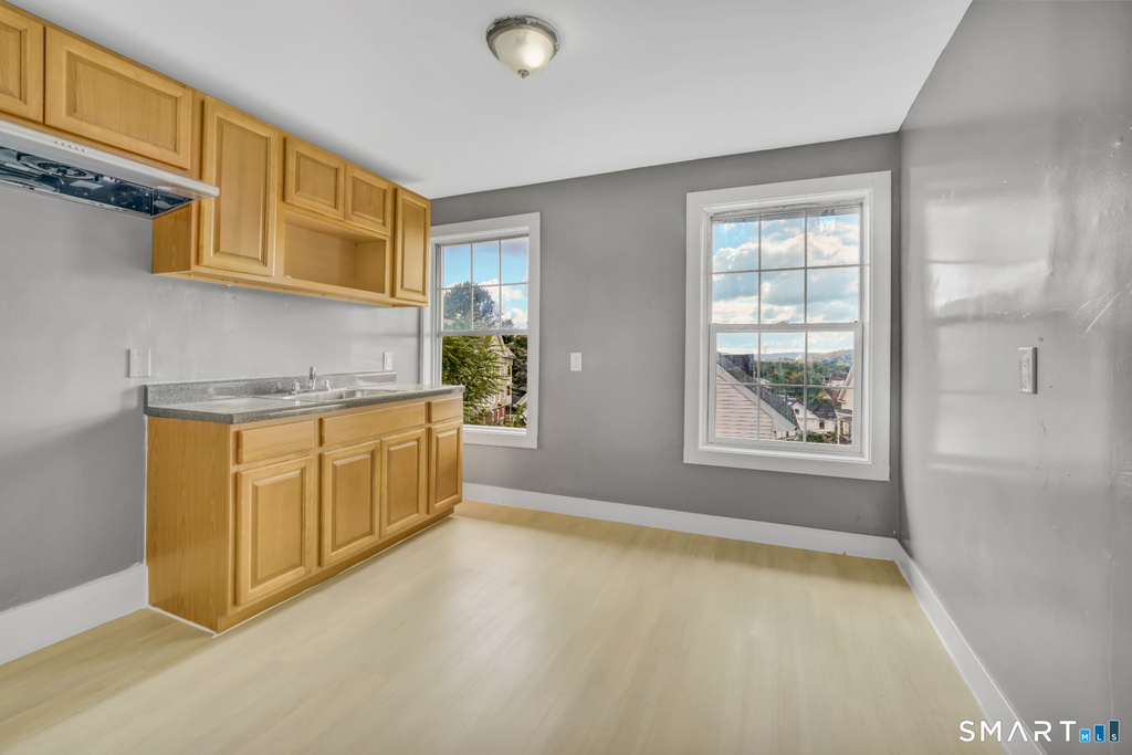 54 High Street - Photo 2