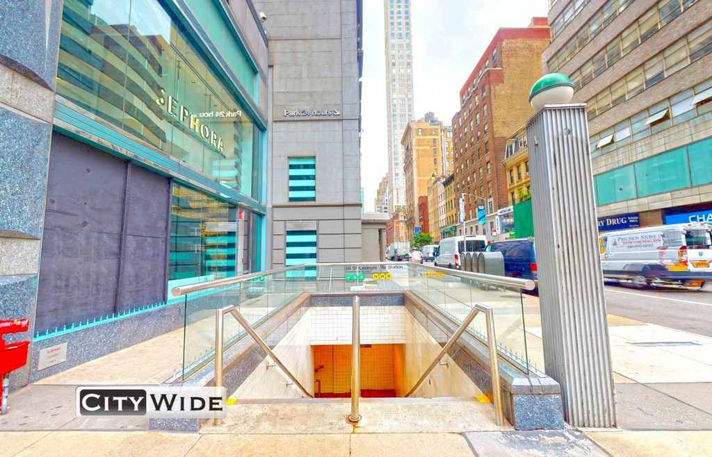 159 East 55th Street - Photo 4