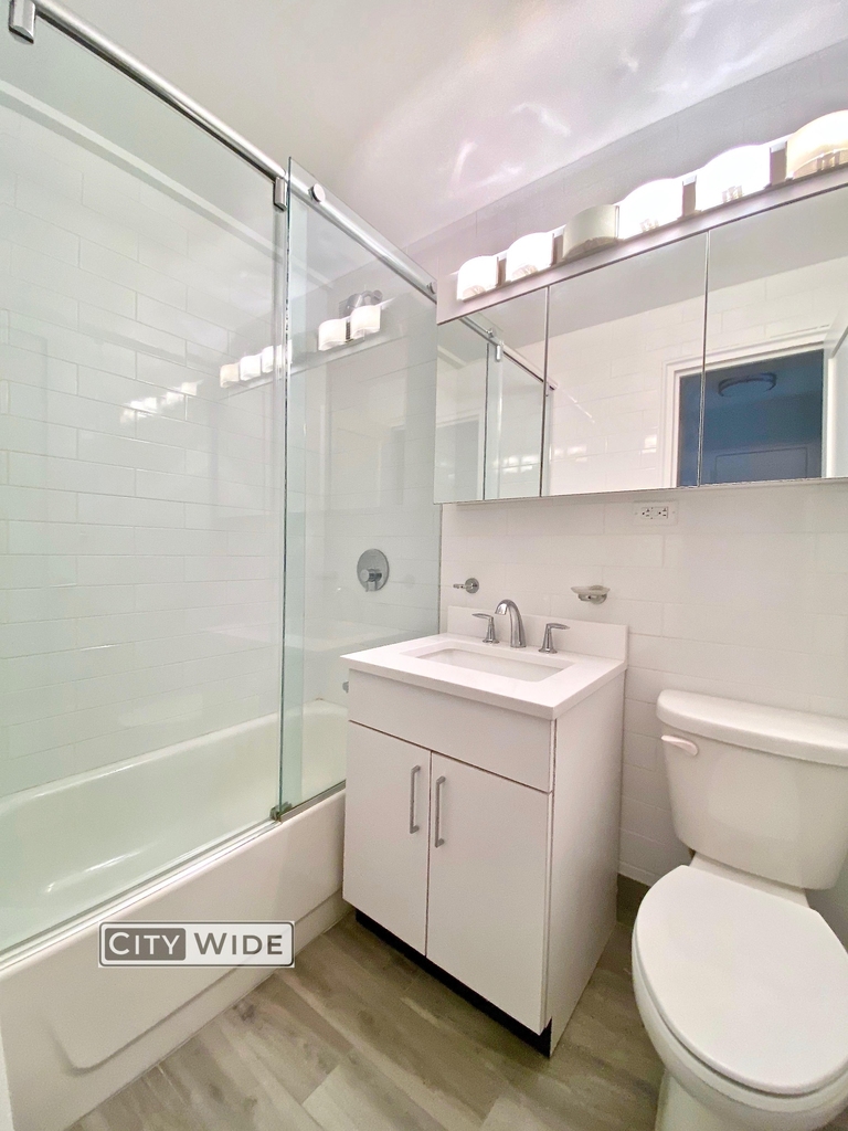 160 East 55th Street - Photo 3
