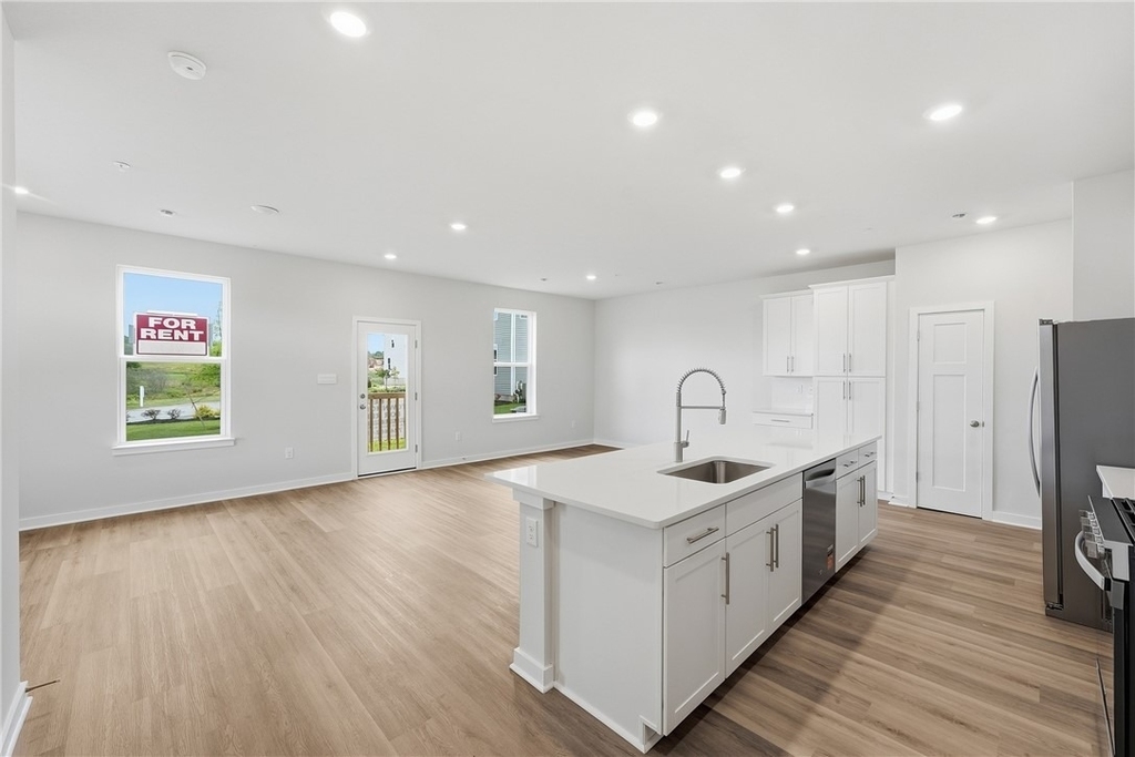 1005 Darcy Dr - Photo 3