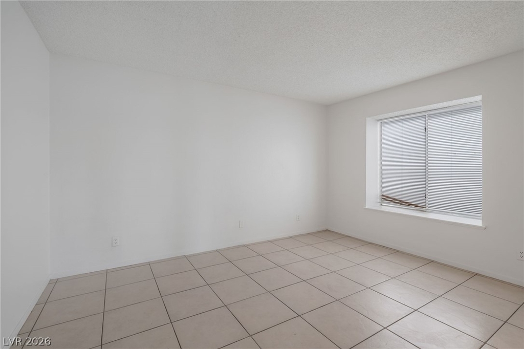 4427 Faberge Avenue - Photo 9