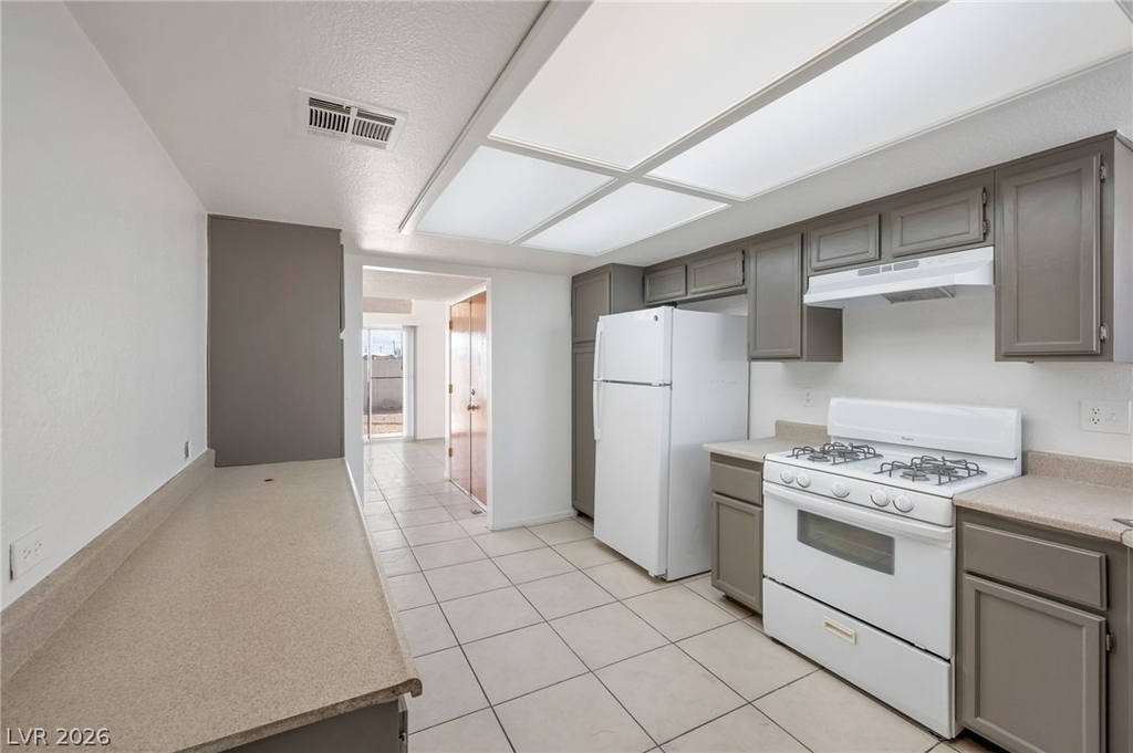 4427 Faberge Avenue - Photo 6