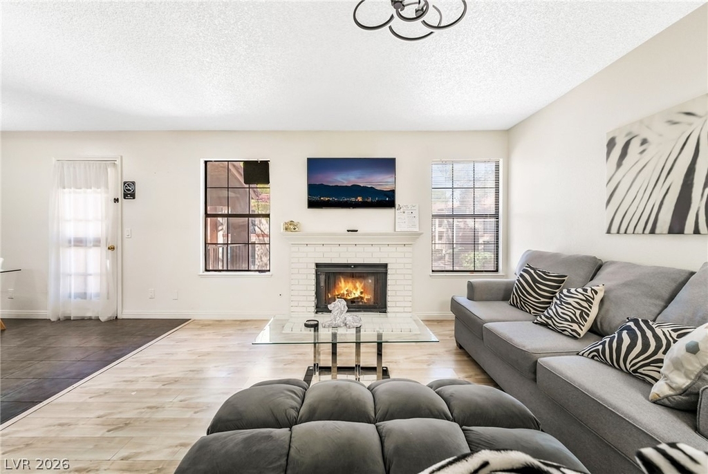 5576 W Rochelle Avenue - Photo 0