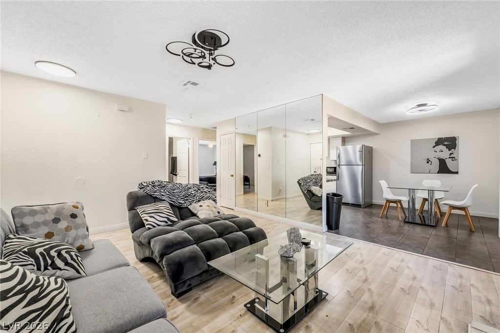 5576 W Rochelle Avenue - Photo 5
