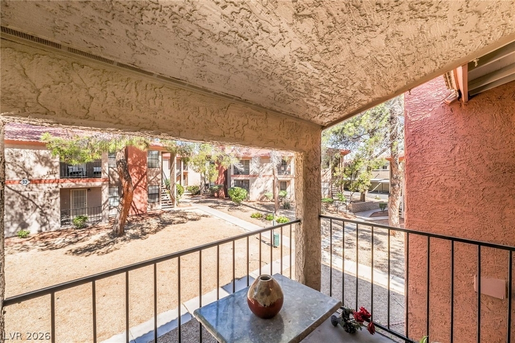 5576 W Rochelle Avenue - Photo 25