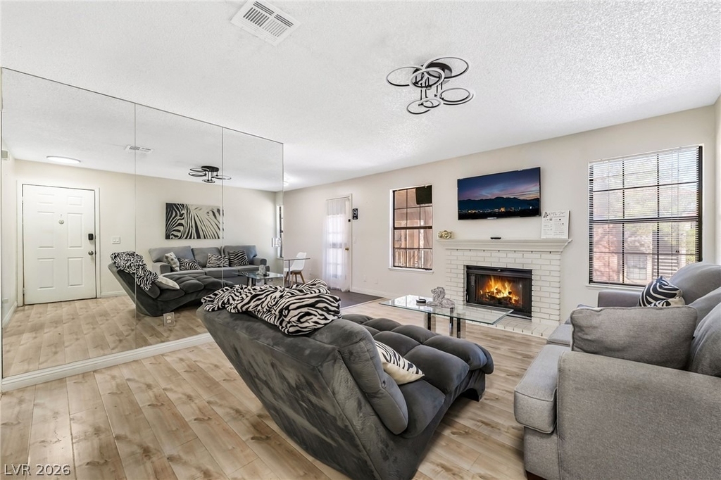 5576 W Rochelle Avenue - Photo 6
