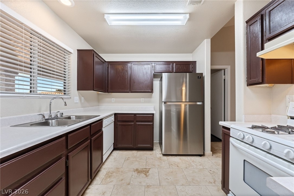 857 Lantham Place - Photo 10