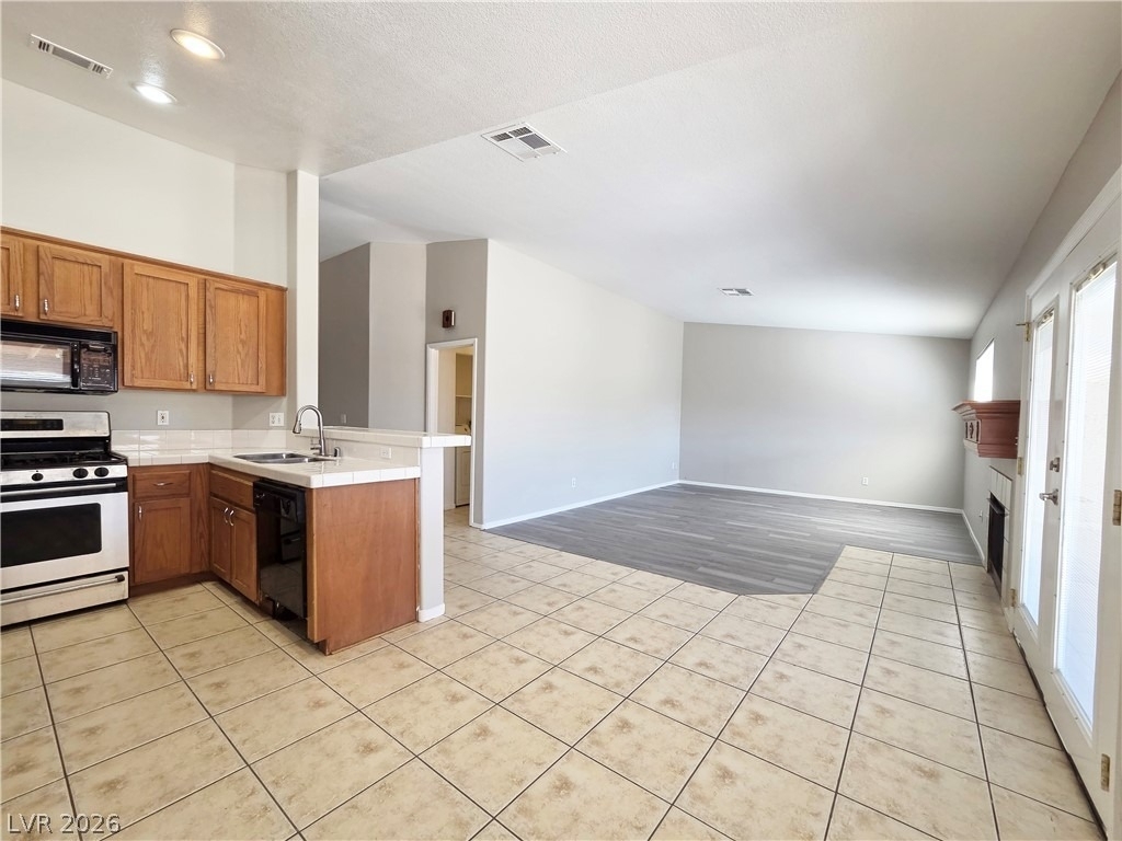 2115 Falcon Crest Avenue - Photo 5