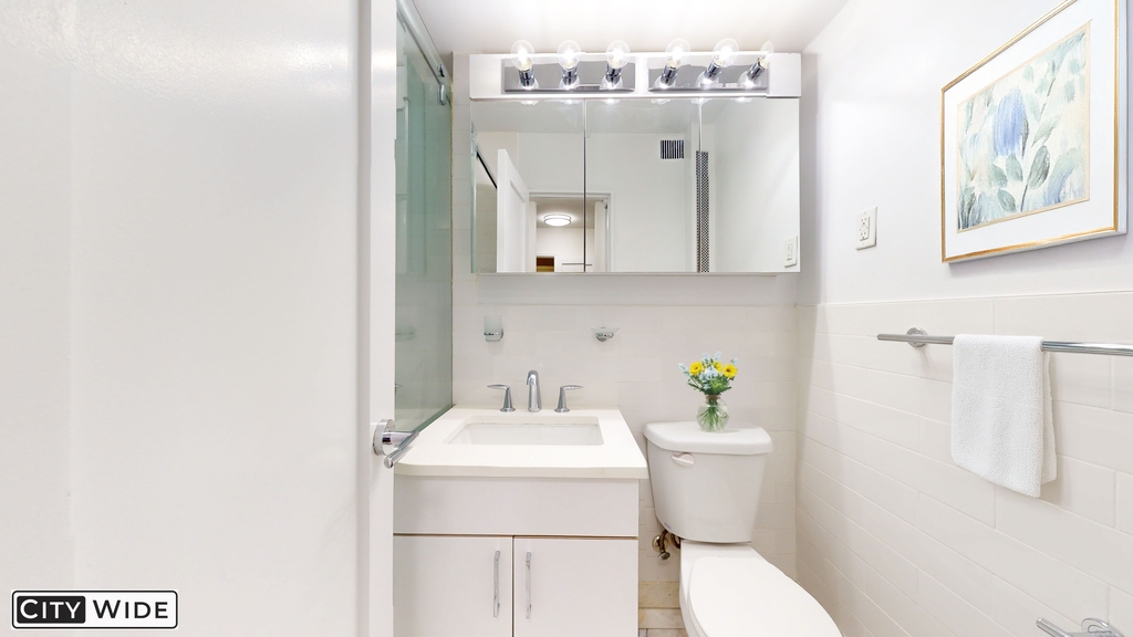 165 East 35th Street #5H - Photo 2