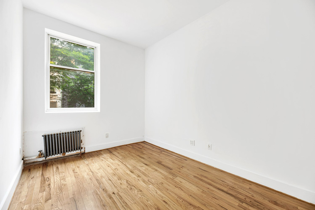 122 East 27th Street - Photo 4