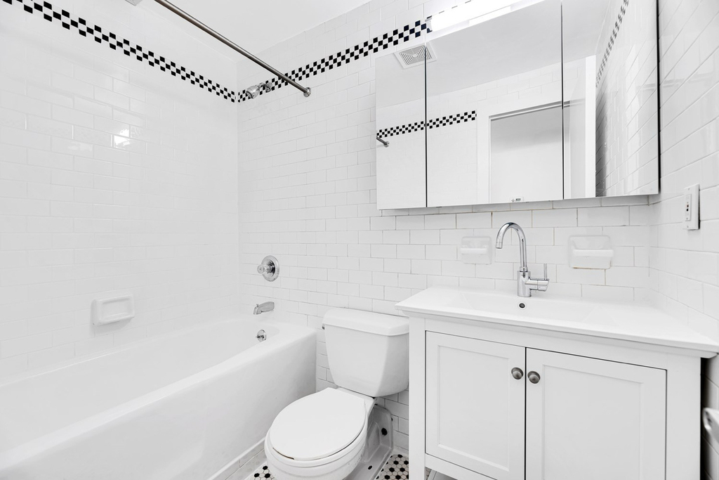 122 East 27th Street - Photo 5