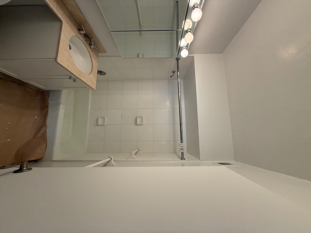 East 64th Street - Photo 15