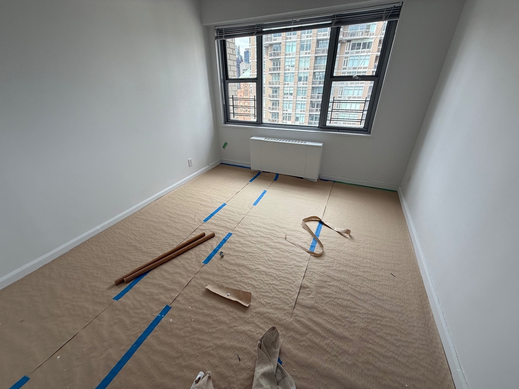 East 64th Street - Photo 12