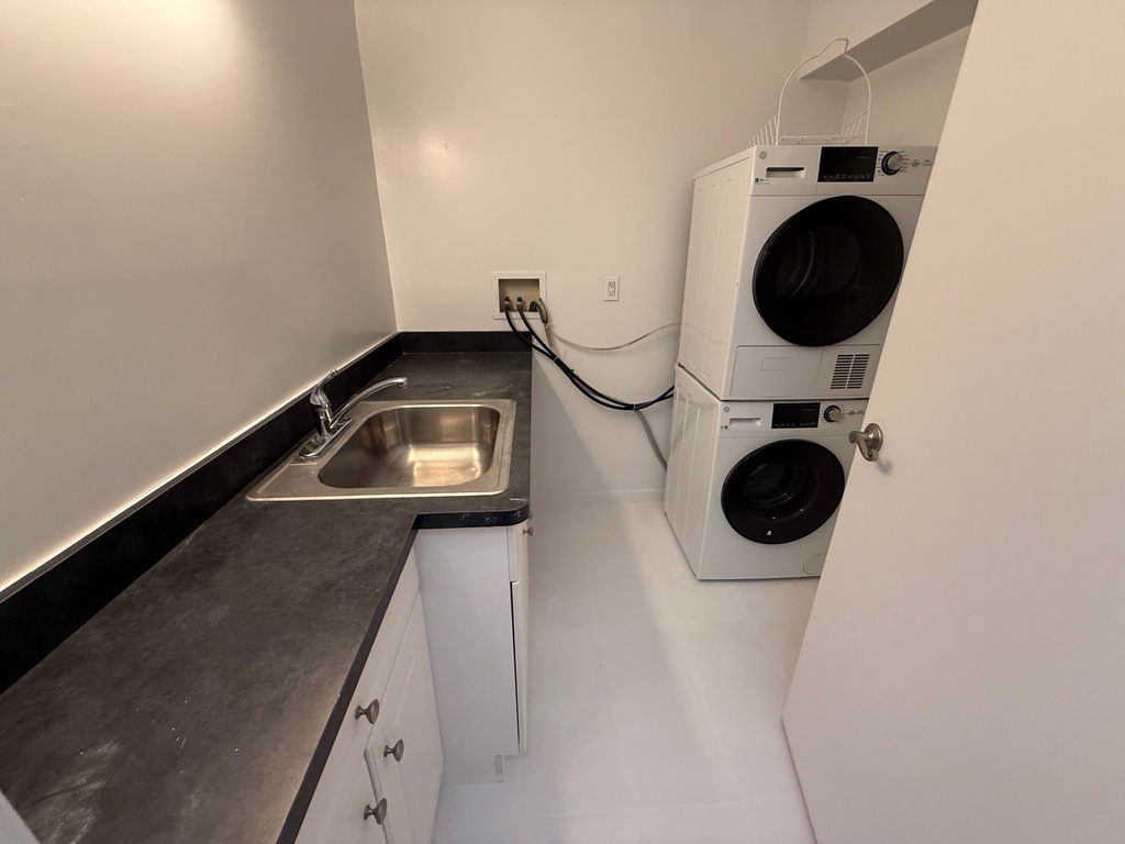 East 64th Street - Photo 10