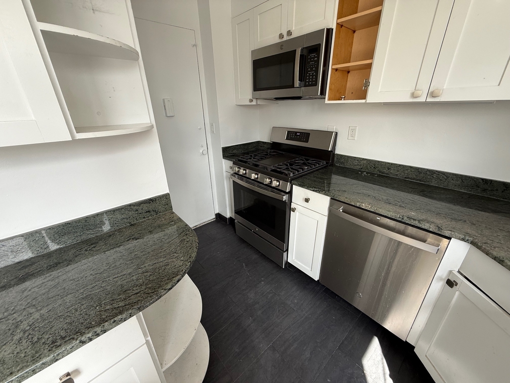 East 64th Street - Photo 6