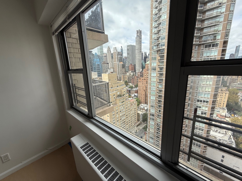 East 64th Street - Photo 13