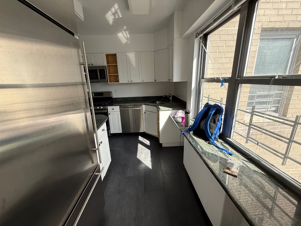 East 64th Street - Photo 5