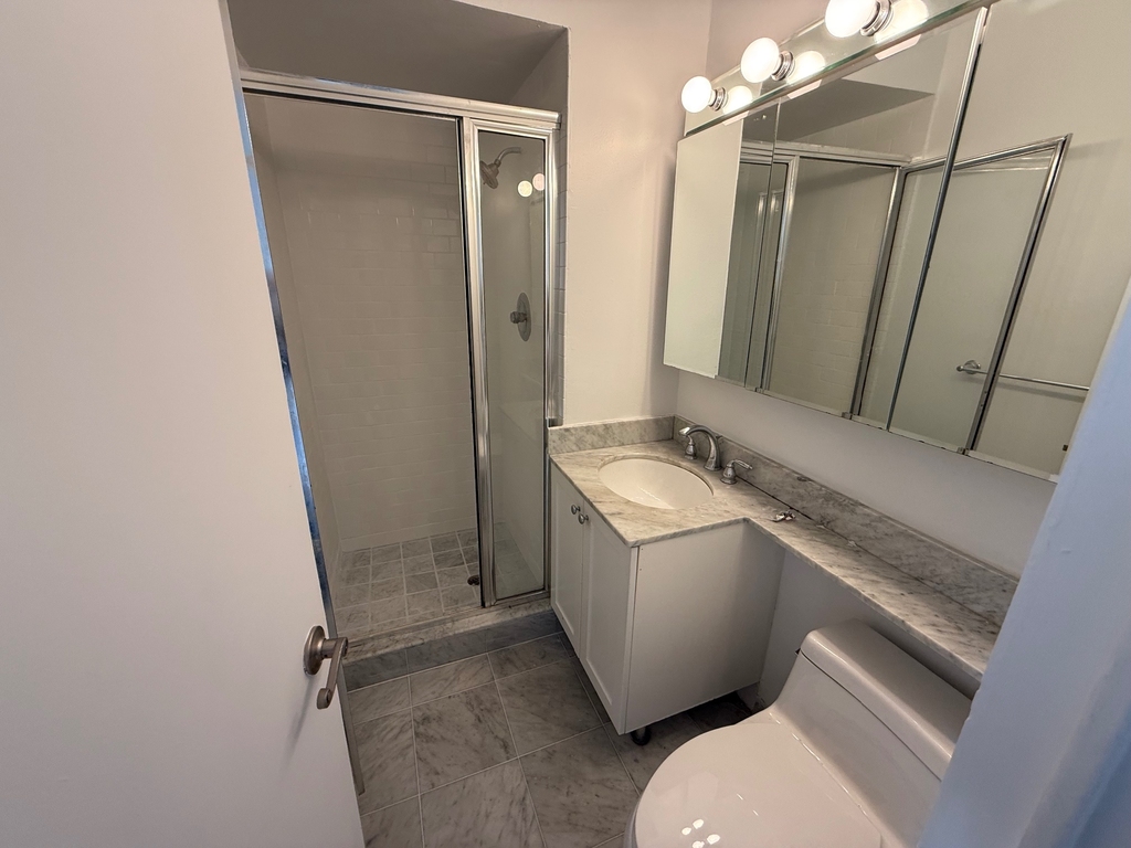 East 64th Street - Photo 9