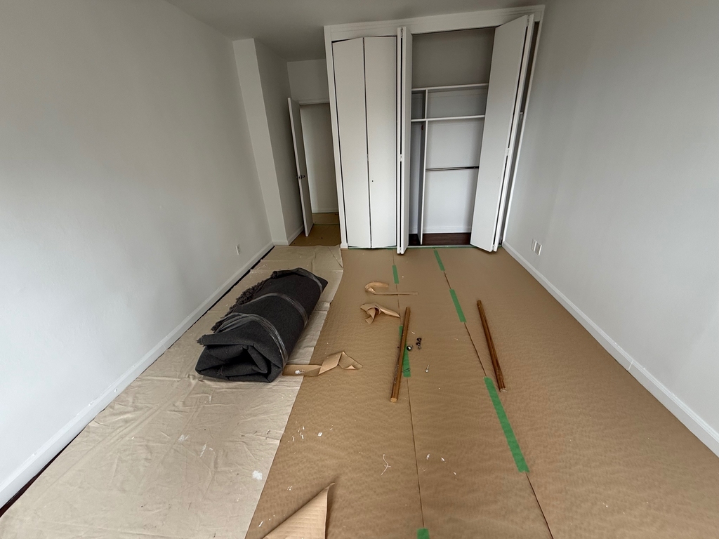East 64th Street - Photo 17