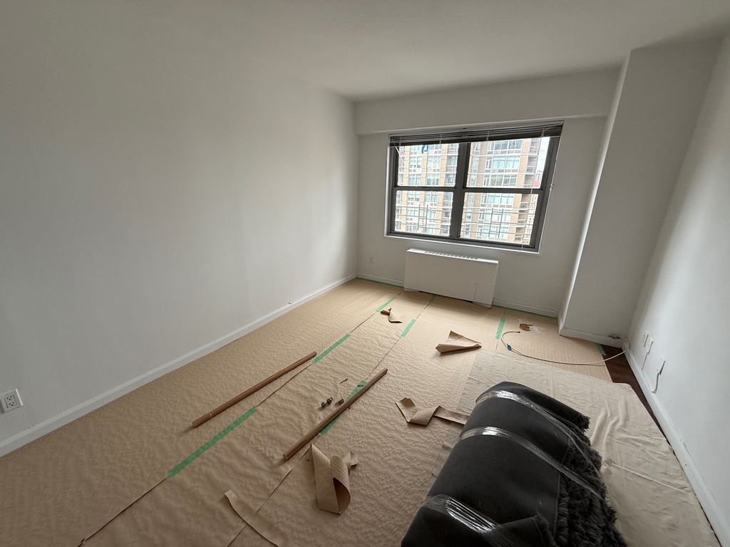 East 64th Street - Photo 16