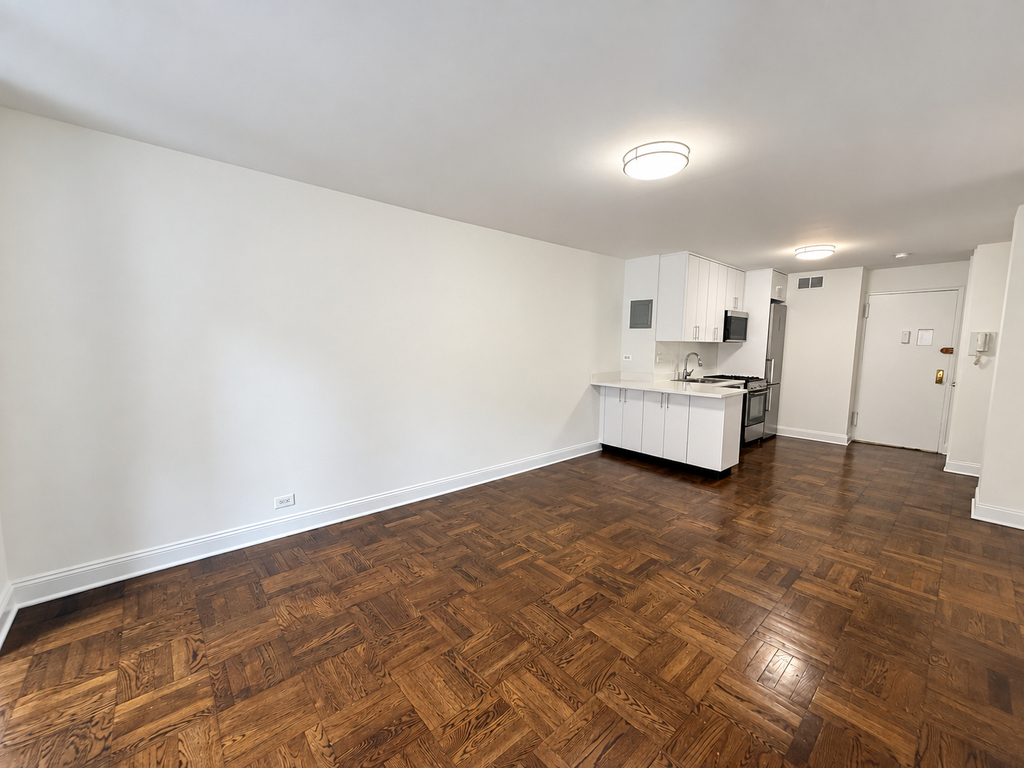 East 35th Street - Photo 2