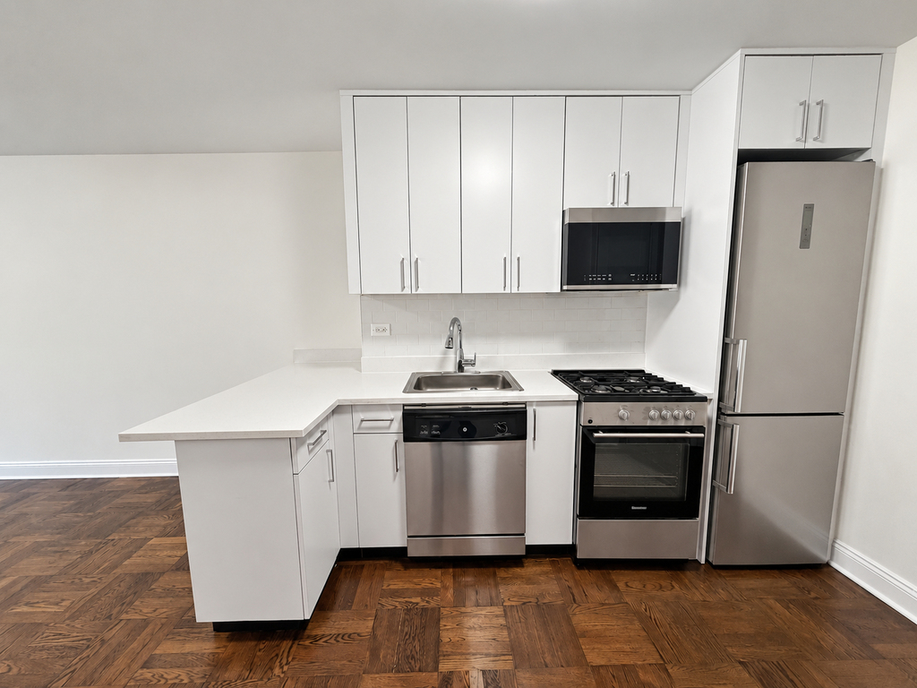East 35th Street - Photo 6