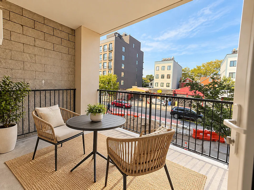 997 Rogers Avenue - Photo 2